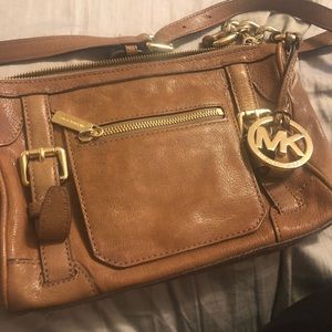 Crossbody Michael Kors satchel